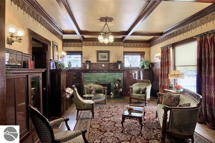230 Wellington Street, Traverse City, MI 49686